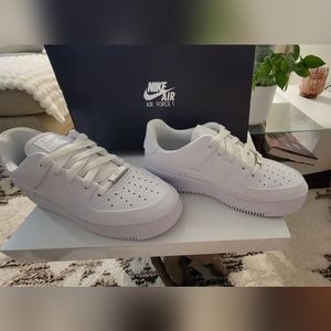 W AF1 SAGE LOW WHITE SIZE 7.5